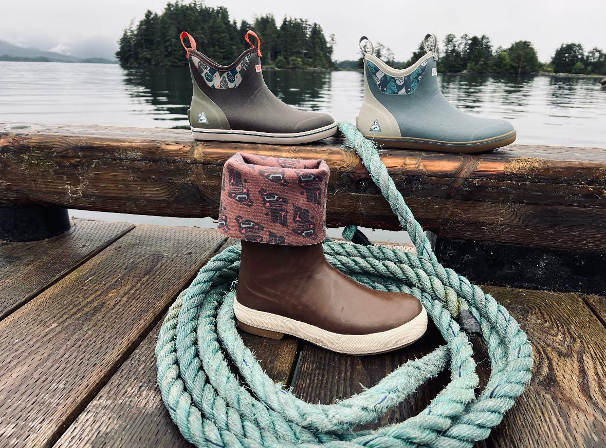 Icy Blue Love Birds Deck Boot