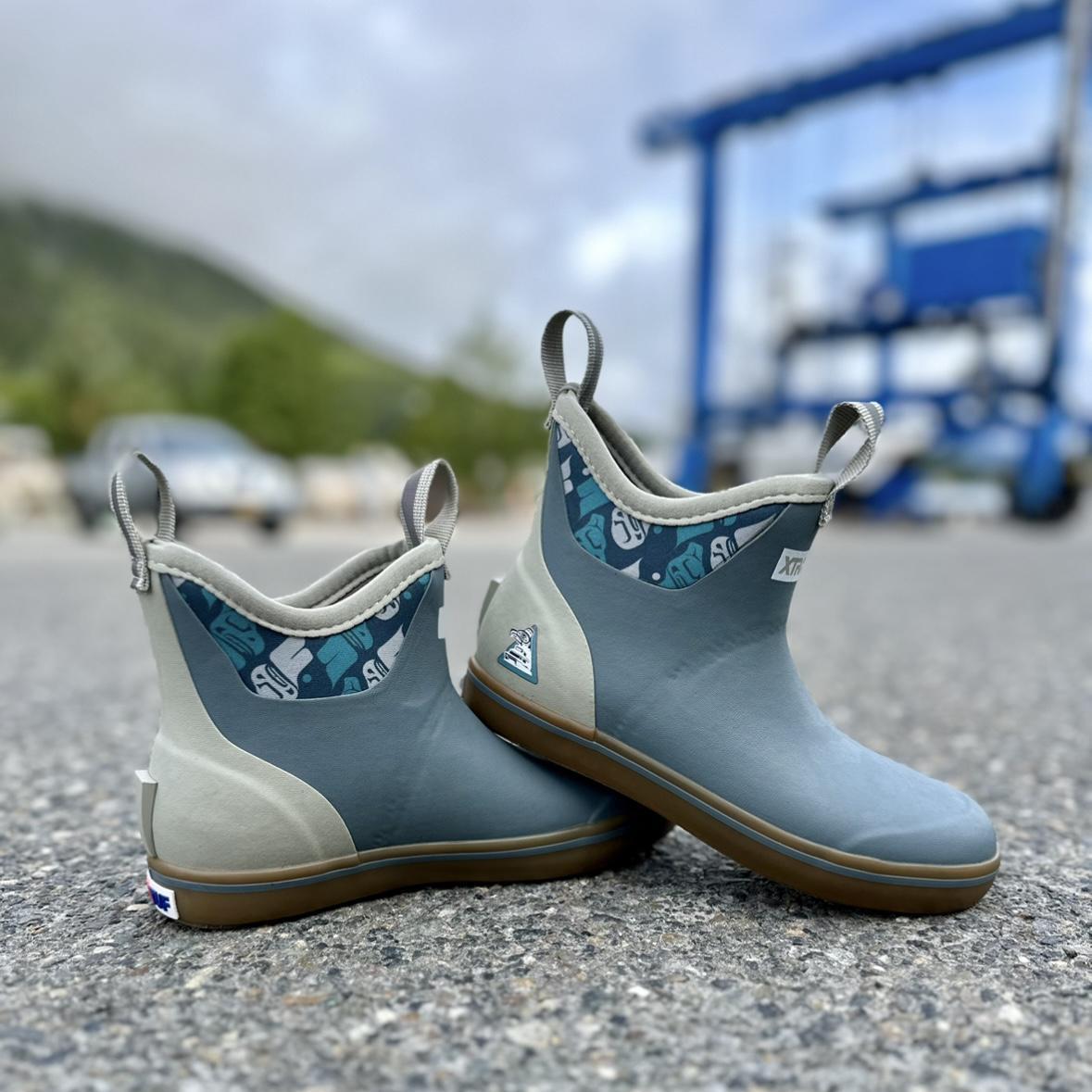 Icy Blue Love Birds Deck Boot